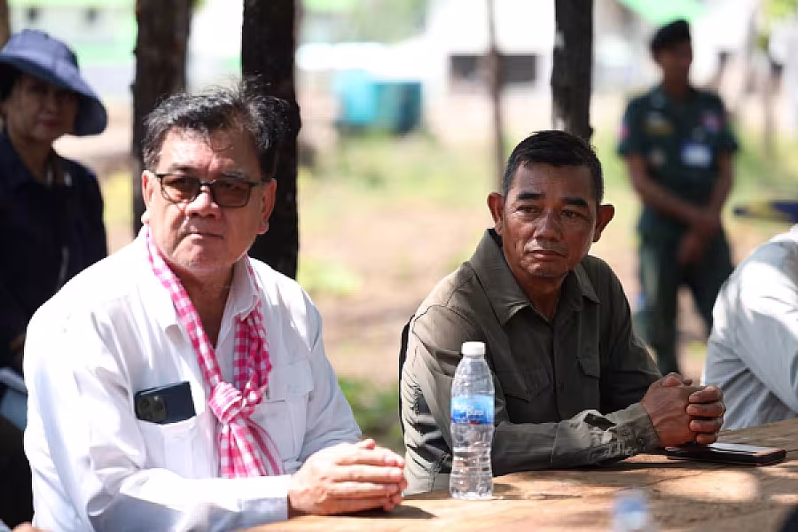 ឯកឧត្តម គន់ គីម អញ្ជើញចុះពិនិត្យការងារសាងសង់ផ្ទះ និងជួបពលរដ្ឋភៀសសឹកស្នាក់នៅផ្ទះបណ្តោះអាសន្នរបស់សមាគមអតីតយុទ្ធជន និងនិវត្តជនកម្ពុជា - Image 4