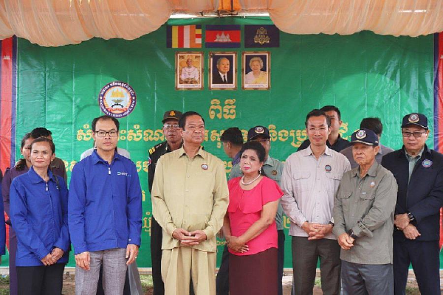 ឯកឧត្តម កិត្តិសង្គហបណ្ឌិត គន់ គីម ប្រគល់ផ្ទះ៣៨ខ្នង ជាអំណោយរបស់សម្ដេចមហាបវរធិបតី ហ៊ុន ម៉ាណែត ជូនអតីតយុទ្ធជន នៅស្រុកពញាក្រែក ខេត្តត្បូងឃ្មុំ - Image 6