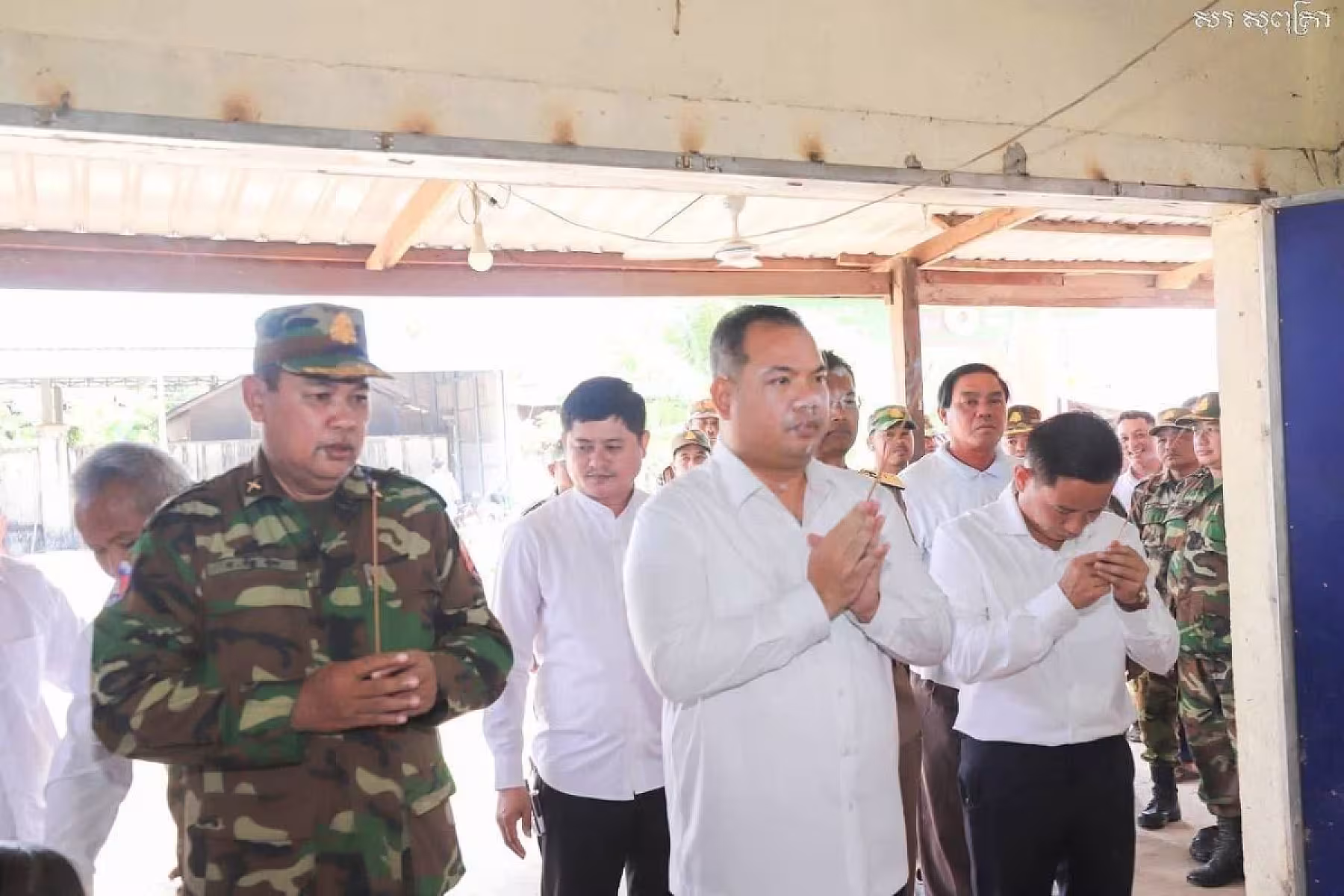 ឯកឧត្តម សរ សុពុត្រា ប្រធាន អ.ន.ក. ខេត្តស្ទឹងត្រែង អញ្ជើញគោរពវិញ្ញាណក្ខន្ធ និងនាំយកអំណោយជូនគ្រួសារសពសមាជិក