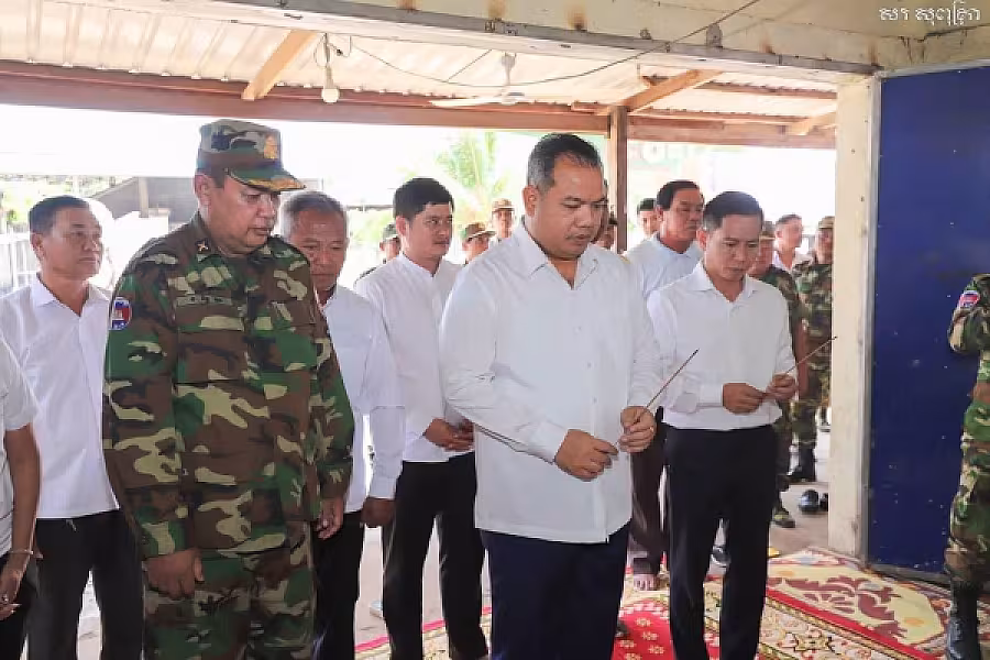 ឯកឧត្តម សរ សុពុត្រា ប្រធាន អ.ន.ក. ខេត្តស្ទឹងត្រែង អញ្ជើញគោរពវិញ្ញាណក្ខន្ធ និងនាំយកអំណោយជូនគ្រួសារសពសមាជិក - Image 2