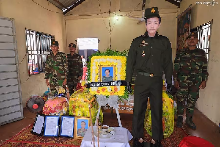 ឯកឧត្តម សរ សុពុត្រា ប្រធាន អ.ន.ក. ខេត្តស្ទឹងត្រែង អញ្ជើញគោរពវិញ្ញាណក្ខន្ធ និងនាំយកអំណោយជូនគ្រួសារសពសមាជិក - Image 3