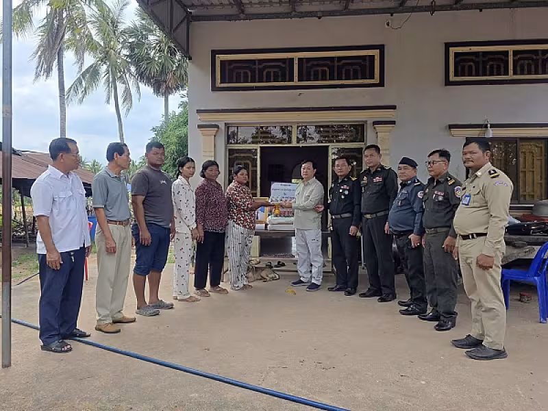 អ.ន.ក. ខេត្តព្រះសីហនុ នាំយកអំណោយ និងថវិកាបេឡាមរណសង្គ្រោះជូនគ្រួសារសពជាសមាជិក - Image 4