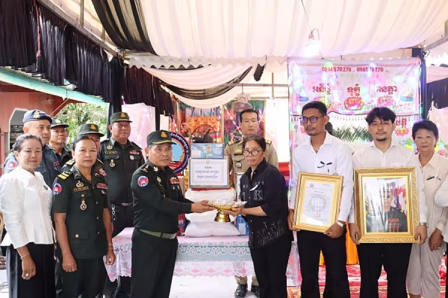 អ.ន.ក. ខេត្តកោះកុង នាំយកថវិកាបេឡាមរណសង្គ្រោះប្រគល់ជូនគ្រួសារសពជាសមាជិក