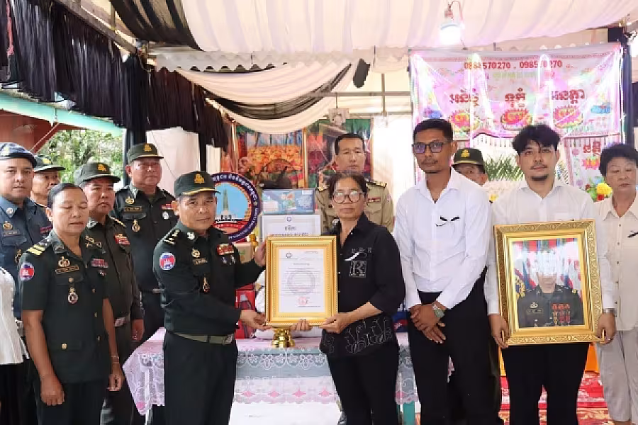 អ.ន.ក. ខេត្តកោះកុង នាំយកថវិកាបេឡាមរណសង្គ្រោះប្រគល់ជូនគ្រួសារសពជាសមាជិក - Image 2