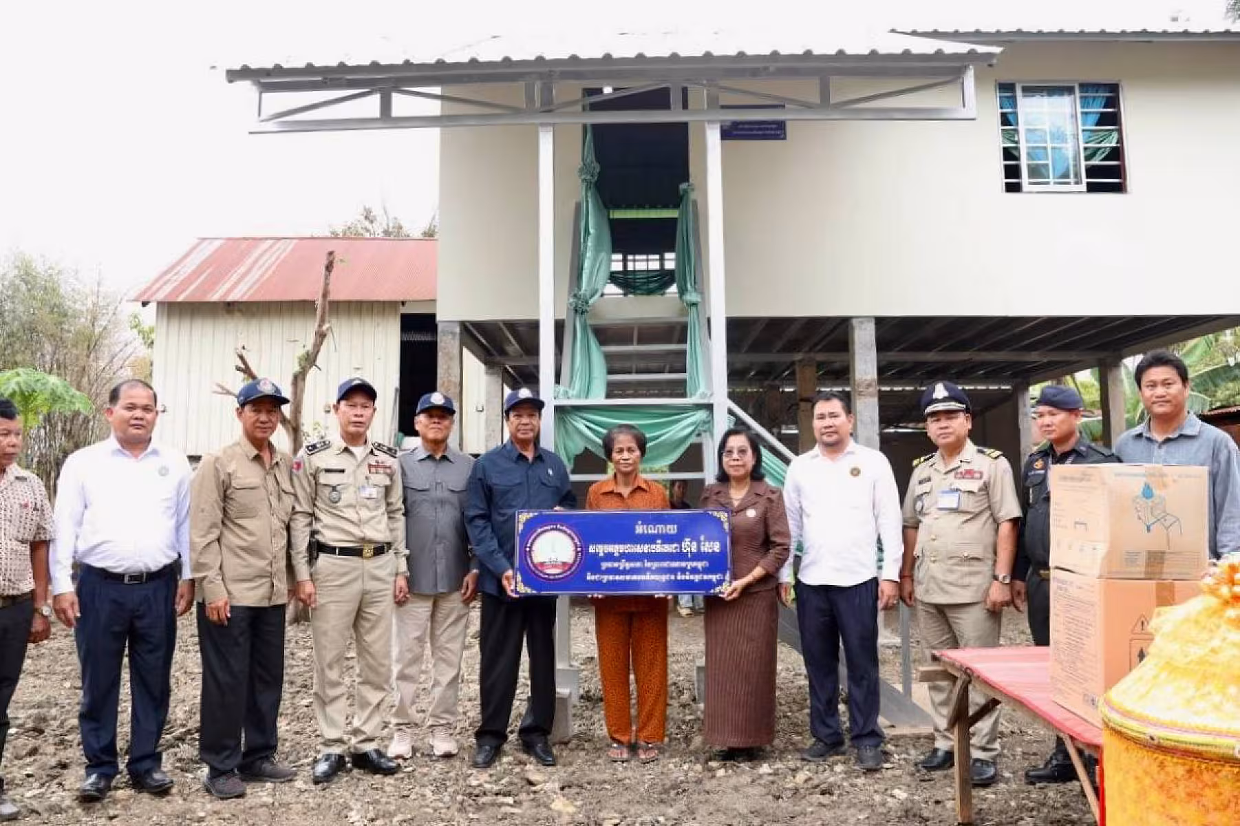 ‎ឯកឧត្តម គន់ គីម អញ្ជើញប្រគល់ផ្ទះជូនគ្រួសារសមាជិកពលីមានជីវភាពខ្វះខាត ក្នុងខេត្តកំពង់ចាម
