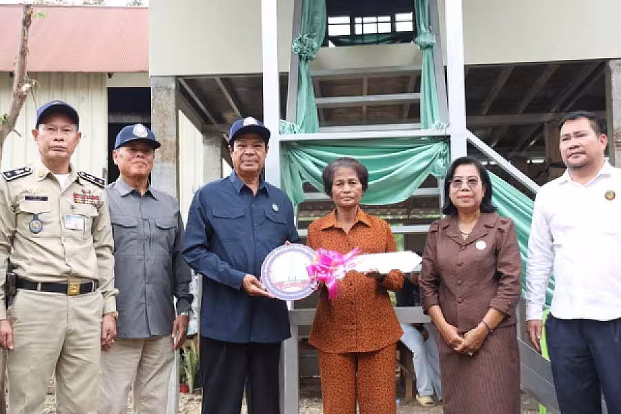 ‎ឯកឧត្តម គន់ គីម អញ្ជើញប្រគល់ផ្ទះជូនគ្រួសារសមាជិកពលីមានជីវភាពខ្វះខាត ក្នុងខេត្តកំពង់ចាម - Image 2