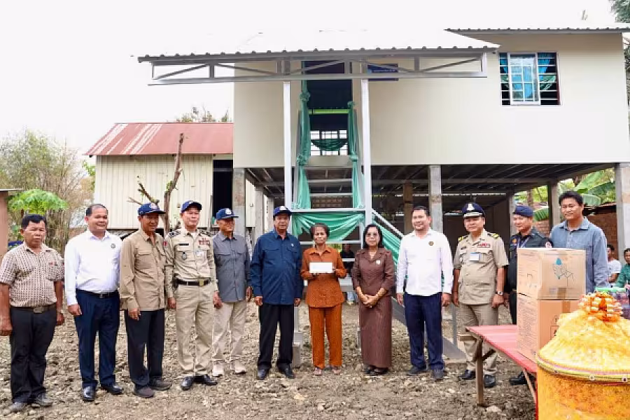 ‎ឯកឧត្តម គន់ គីម អញ្ជើញប្រគល់ផ្ទះជូនគ្រួសារសមាជិកពលីមានជីវភាពខ្វះខាត ក្នុងខេត្តកំពង់ចាម - Image 9