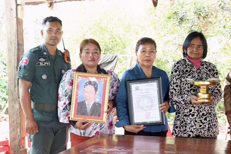 អ.ន.ក.ខេត្តប៉ៃលិន នាំយកថវិកាបេឡាមរណសង្រ្គោះជូនគ្រួសារជាសមាជិក - Image 3