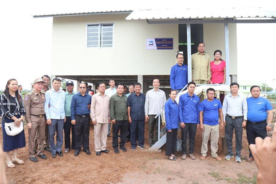 ឯកឧត្តម កិត្តិសង្គហបណ្ឌិត គន់ គីម ប្រគល់ផ្ទះ៣៨ខ្នង ជាអំណោយរបស់សម្ដេចមហាបវរធិបតី ហ៊ុន ម៉ាណែត ជូនអតីតយុទ្ធជន នៅស្រុកពញាក្រែក ខេត្តត្បូងឃ្មុំ - Image 7