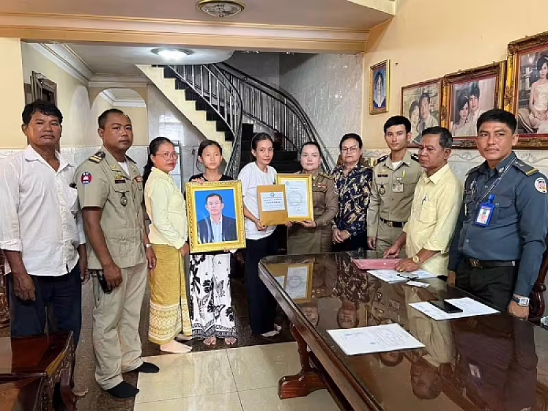 អ.ន.ក. ខេត្តកំពង់ចាម នាំយកថវិកាបេឡាមរណសង្គ្រោះជូនគ្រួសារសពសមាជិក 