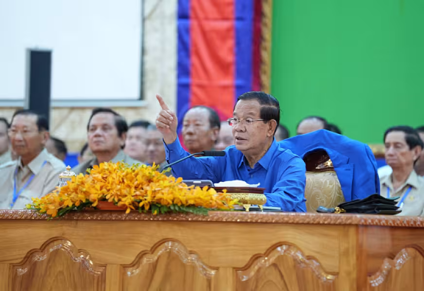 សម្តេចតេជោ ហ៊ុន សែន អញ្ជើញសំណេះសំណាលជាមួយក្រុមប្រឹក្សាខេត្ត ក្រុង ស្រុក ឃុំ សង្កាត់ និងថ្នាក់ដឹកនាំមន្ទីរ អង្គភាពនានាជុំវិញខេត្តកំពត-កែប - Image 2