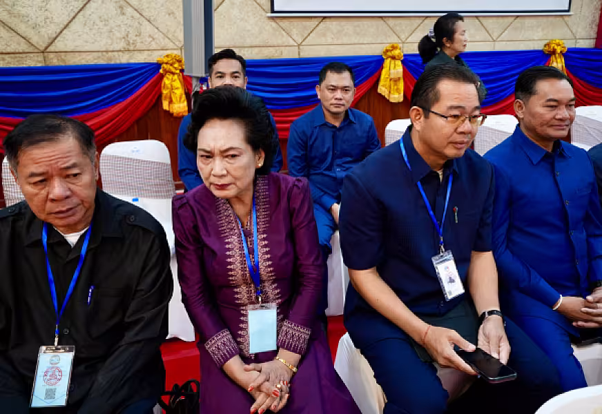 សម្តេចតេជោ ហ៊ុន សែន អញ្ជើញសំណេះសំណាលជាមួយក្រុមប្រឹក្សាខេត្ត ក្រុង ស្រុក ឃុំ សង្កាត់ និងថ្នាក់ដឹកនាំមន្ទីរ អង្គភាពនានាជុំវិញខេត្តកំពត-កែប - Image 4
