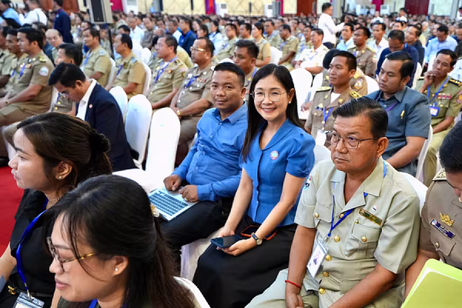 សម្តេចតេជោ ហ៊ុន សែន អញ្ជើញសំណេះសំណាលជាមួយក្រុមប្រឹក្សាខេត្ត ក្រុង ស្រុក ឃុំ សង្កាត់ និងថ្នាក់ដឹកនាំមន្ទីរ អង្គភាពនានាជុំវិញខេត្តកំពត-កែប - Image 8