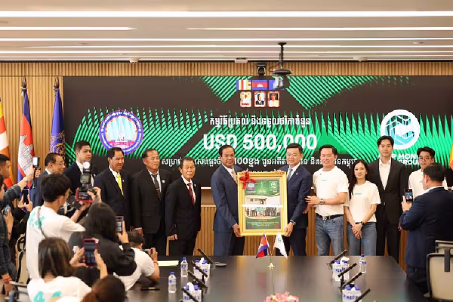 ឯកឧត្តម គន់ គីម អញ្ជើញក្នុងពិធីប្រគល់-ទទួលថវិកា ៥០០,០០០ដុល្លារ ពីក្រុមហ៊ុន ជីប ម៉ុង គ្រុប ដើម្បីសាងសង់ផ្ទះចំនួន ១០០ខ្នងជូនអតីតយុទ្ធជន និងនិវត្តជន - Image 6