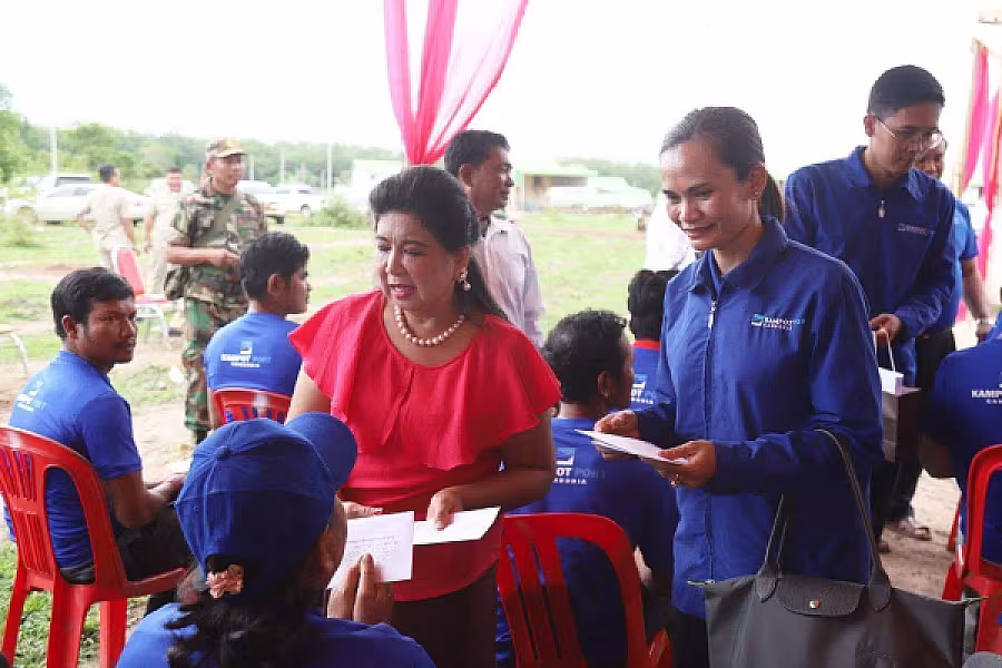 ឯកឧត្តម កិត្តិសង្គហបណ្ឌិត គន់ គីម ប្រគល់ផ្ទះ៣៨ខ្នង ជាអំណោយរបស់សម្ដេចមហាបវរធិបតី ហ៊ុន ម៉ាណែត ជូនអតីតយុទ្ធជន នៅស្រុកពញាក្រែក ខេត្តត្បូងឃ្មុំ - Image 12