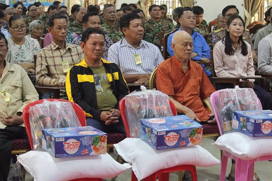 ឯកឧត្តម ឆាយ ឫទ្ធិសែន អញ្ជើញសំណេះសំណាលជាមួយអតីតយុទ្ធជន និវត្តជន នាយទាហាន និងទាហាន នៅខេត្តកំពង់ឆ្នាំង - Image 12
