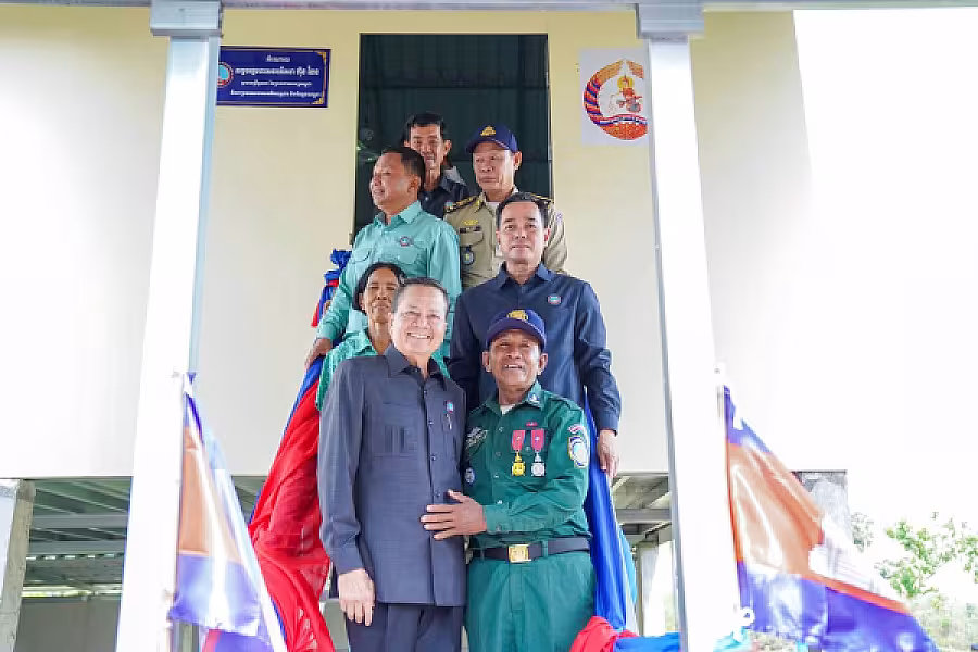 ឯកឧត្តមសន្តិបណ្ឌិត នេត សាវឿន អញ្ជើញប្រគល់ផ្ទះជូនអតីតយុទ្ធជន ក្នុងខេត្តកំពង់ចាម - Image 6