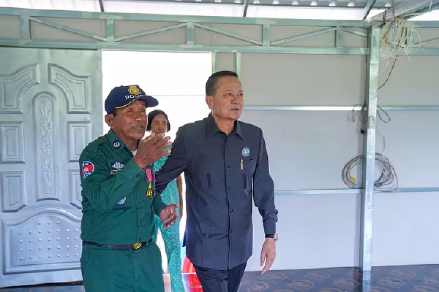 ឯកឧត្តមសន្តិបណ្ឌិត នេត សាវឿន អញ្ជើញប្រគល់ផ្ទះជូនអតីតយុទ្ធជន ក្នុងខេត្តកំពង់ចាម - Image 8