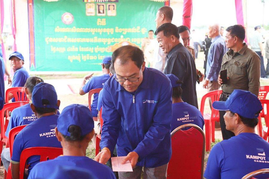 ឯកឧត្តម កិត្តិសង្គហបណ្ឌិត គន់ គីម ប្រគល់ផ្ទះ៣៨ខ្នង ជាអំណោយរបស់សម្ដេចមហាបវរធិបតី ហ៊ុន ម៉ាណែត ជូនអតីតយុទ្ធជន នៅស្រុកពញាក្រែក ខេត្តត្បូងឃ្មុំ - Image 9