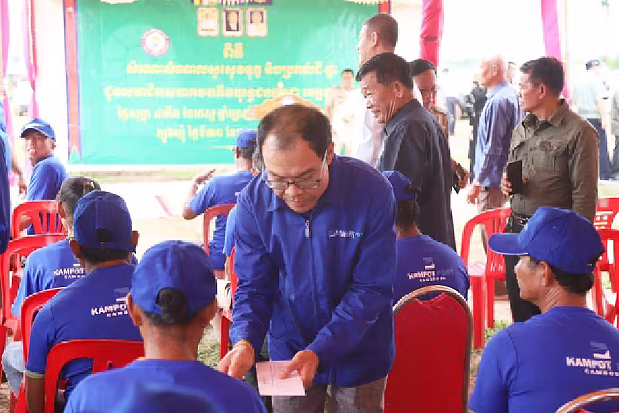 ឯកឧត្តម កិត្តិសង្គហបណ្ឌិត គន់ គីម ប្រគល់ផ្ទះ៣៨ខ្នង ជាអំណោយរបស់សម្ដេចមហាបវរធិបតី ហ៊ុន ម៉ាណែត ជូនអតីតយុទ្ធជន នៅស្រុកពញាក្រែក ខេត្តត្បូងឃ្មុំ - Image 13