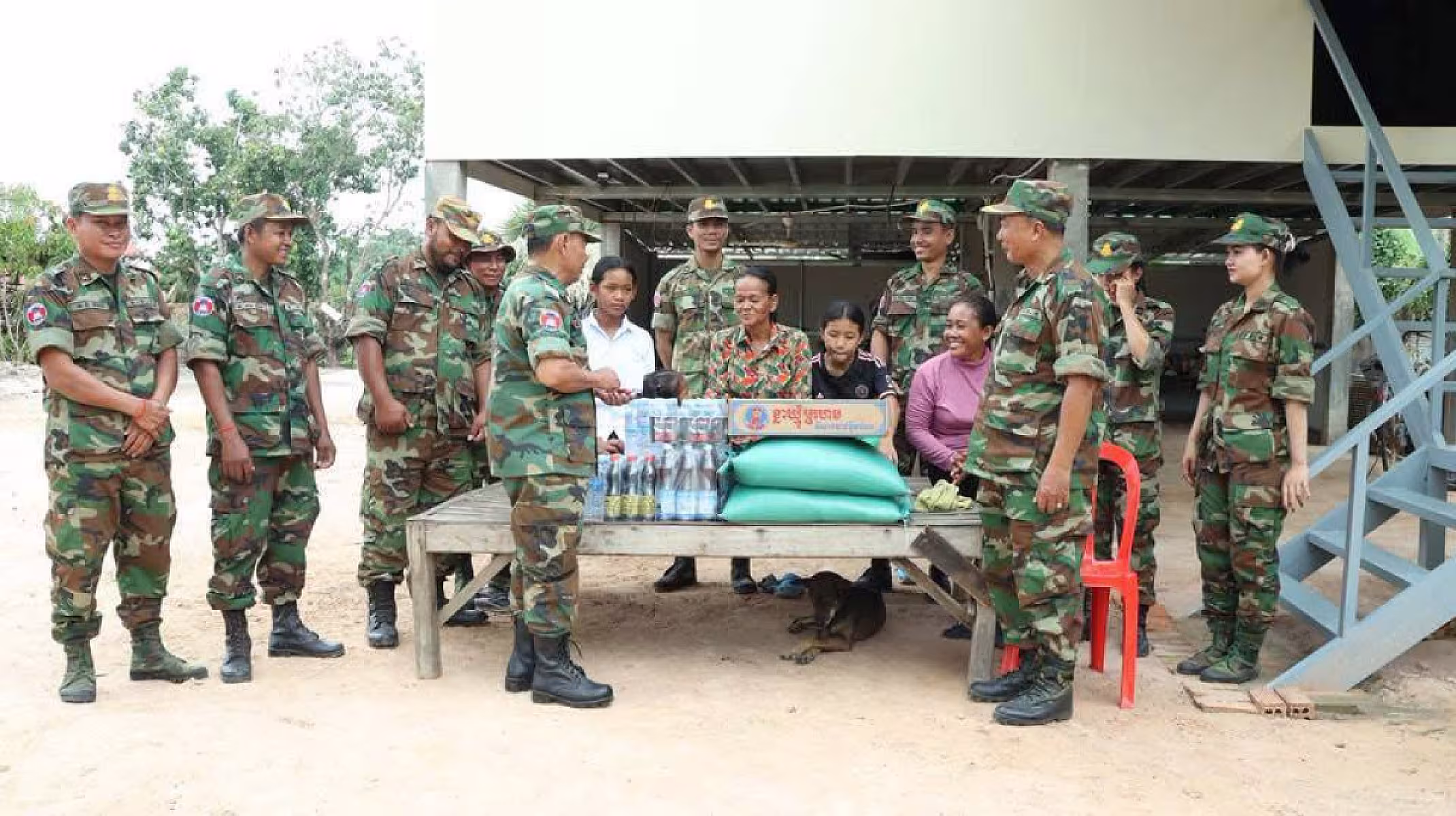 អ.ន.ក.ខេត្តកំពង់ធំ ដឹកនាំក្រុមការងារចុះសួរសុខទុក្ខ និងនាំយកអំណោយជូនសមាជិក