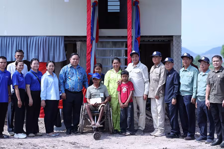 ឯកឧត្តម គន់ គីម អញ្ជើញប្រគល់ផ្ទះចំនួន ៤០ខ្នង របស់អ្នកឧកញ៉ា វិញ ហួរ ប្រគល់ជូនអតីតយុទ្ធជន និងនិវត្តជន ក្នុងខេត្តបាត់ដំបង - Image 5