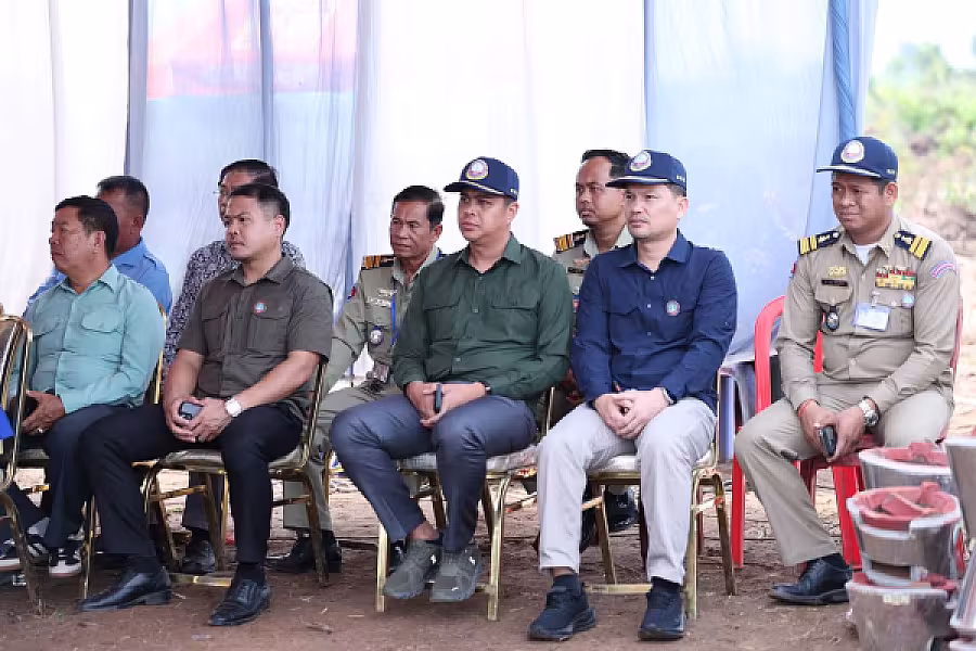 ឯកឧត្តម គន់ គីម អញ្ជើញប្រគល់ផ្ទះចំនួន ៤០ខ្នង របស់អ្នកឧកញ៉ា វិញ ហួរ ប្រគល់ជូនអតីតយុទ្ធជន និងនិវត្តជន ក្នុងខេត្តបាត់ដំបង - Image 13