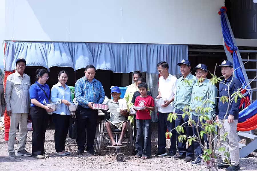 ឯកឧត្តម គន់ គីម អញ្ជើញប្រគល់ផ្ទះចំនួន ៤០ខ្នង របស់អ្នកឧកញ៉ា វិញ ហួរ ប្រគល់ជូនអតីតយុទ្ធជន និងនិវត្តជន ក្នុងខេត្តបាត់ដំបង - Image 18