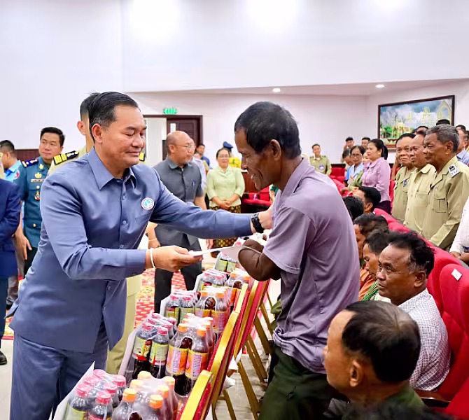 អ.ន.ក.ខេត្តកំពង់ស្ពឺ រៀបចំពិធីប្រកាសសមាសភាពថ្នាក់ដឹកនាំគណៈកម្មាធិការនិងពិធីអបអរសាទរខួបលើកទី១៩ ទិវាអតីតយុទ្ធជន និងនិវត្តជនកម្ពុជា  - Image 19