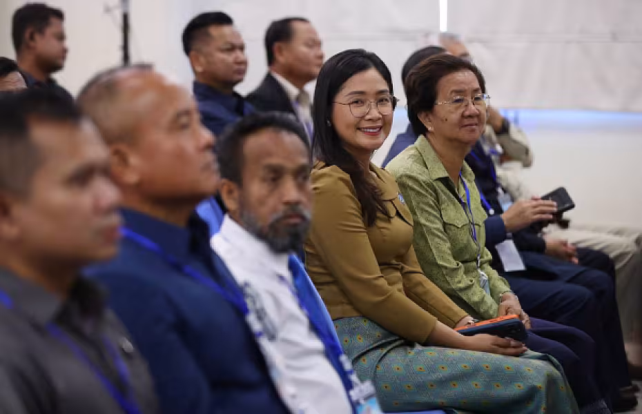 សម្តេចតេជោ ហ៊ុន សែន អញ្ជើញជាអធិបតីភាពក្នុងពិធីសំណេះសំណាលជាមួយក្រុមប្រឹក្សាខេត្ត ក្រុង ស្រុក ឃុំ សង្កាត់ និងថ្នាក់ដឹកនាំមន្ទីរ អង្គភាពនានាជុំវិញខេត្តស្វាយរៀង - Image 10