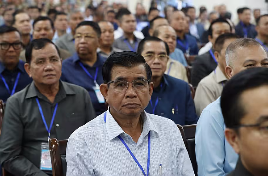 សម្តេចតេជោ ហ៊ុន សែន អញ្ជើញជាអធិបតីភាពក្នុងពិធីសំណេះសំណាលជាមួយក្រុមប្រឹក្សាខេត្ត ក្រុង ស្រុក ឃុំ សង្កាត់ និងថ្នាក់ដឹកនាំមន្ទីរ អង្គភាពនានាជុំវិញខេត្តស្វាយរៀង - Image 12