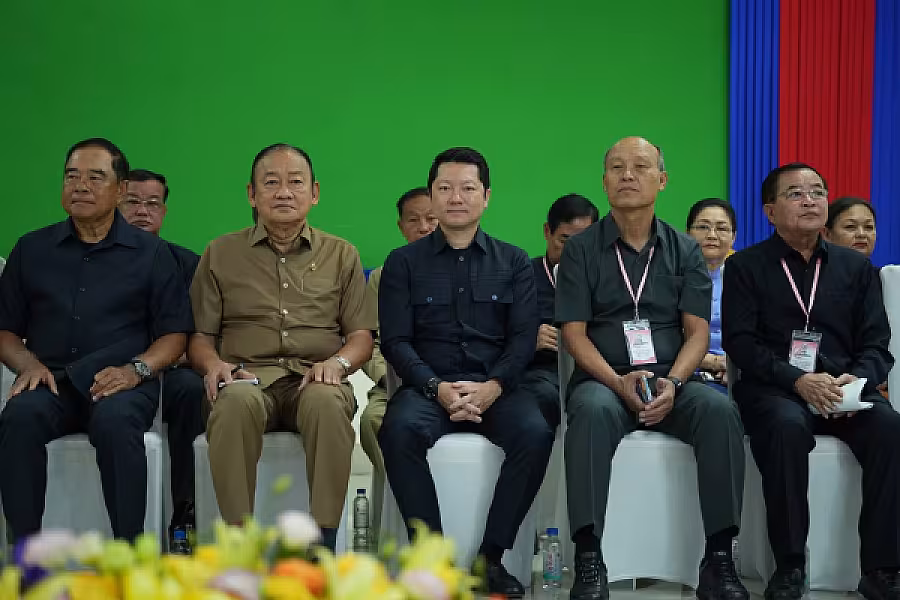 សម្តេចតេជោ ហ៊ុន សែន អញ្ជើញជាអធិបតីភាពក្នុងពិធីសំណេះសំណាលជាមួយក្រុមប្រឹក្សាខេត្ត ក្រុង ស្រុក ឃុំ សង្កាត់ និងថ្នាក់ដឹកនាំមន្ទីរ អង្គភាពនានាជុំវិញខេត្តស្វាយរៀង - Image 16