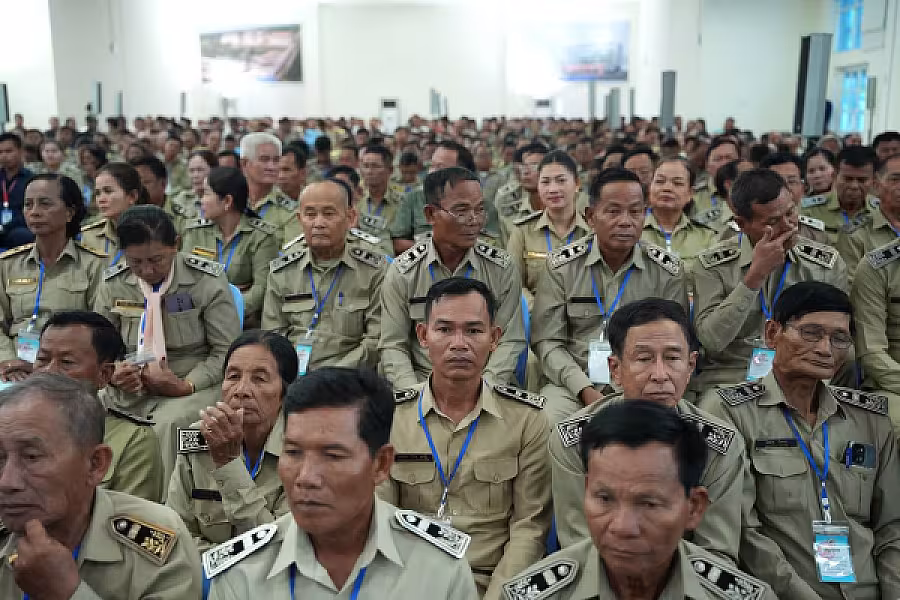 សម្តេចតេជោ ហ៊ុន សែន អញ្ជើញជាអធិបតីភាពក្នុងពិធីសំណេះសំណាលជាមួយក្រុមប្រឹក្សាខេត្ត ក្រុង ស្រុក ឃុំ សង្កាត់ និងថ្នាក់ដឹកនាំមន្ទីរ អង្គភាពនានាជុំវិញខេត្តស្វាយរៀង - Image 18