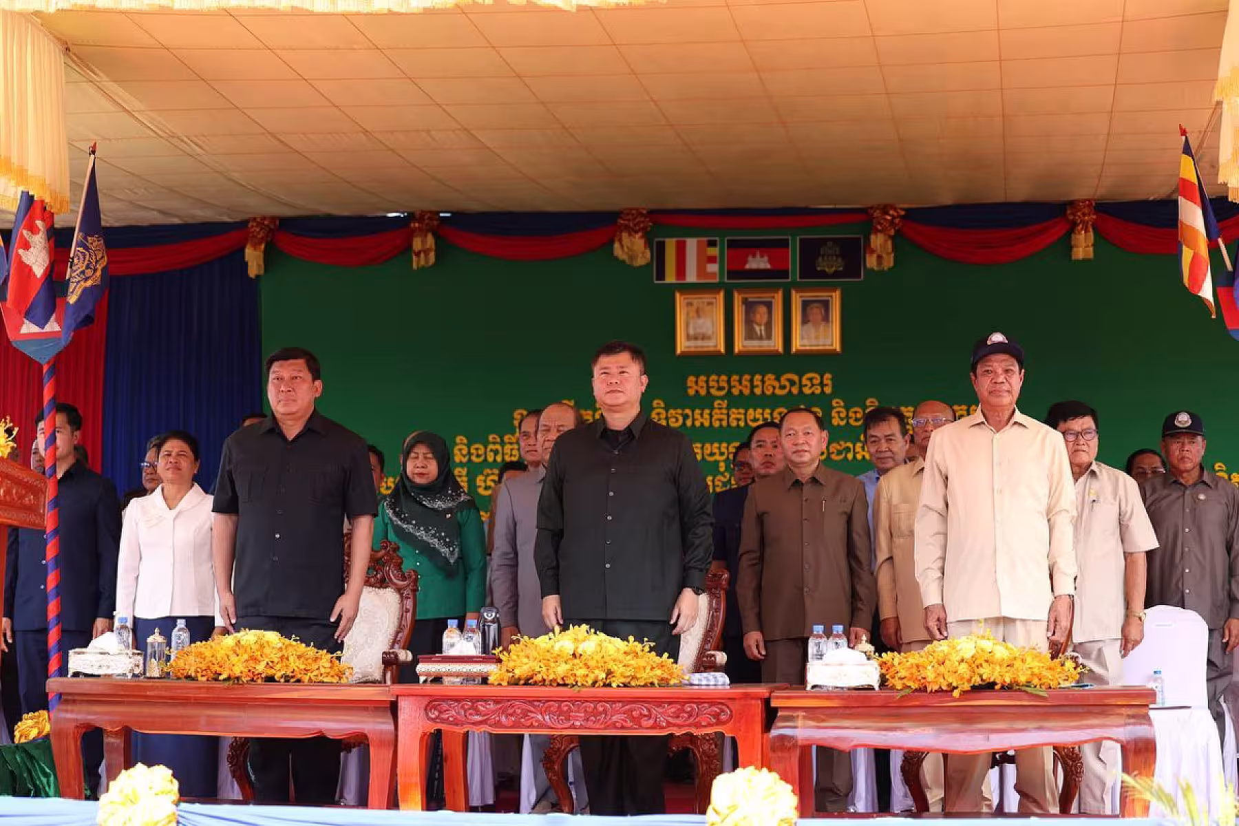 ផ្ទះ១០០ខ្នង ជាអំណោយរបស់សម្តេចធិបតី ហ៊ុន ម៉ាណែត និងលោកជំទាវ ពេជ ចន្ទមុនី បានប្រគល់ជូនអតីតយុទ្ធជន មកពីខេត្តកណ្តាល និងខេត្តកំពង់ឆ្នាំង