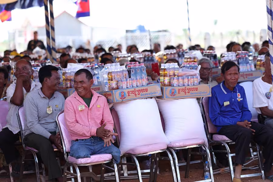 ផ្ទះ១០០ខ្នង ជាអំណោយរបស់សម្តេចធិបតី ហ៊ុន ម៉ាណែត និងលោកជំទាវ ពេជ ចន្ទមុនី បានប្រគល់ជូនអតីតយុទ្ធជន មកពីខេត្តកណ្តាល និងខេត្តកំពង់ឆ្នាំង - Image 9
