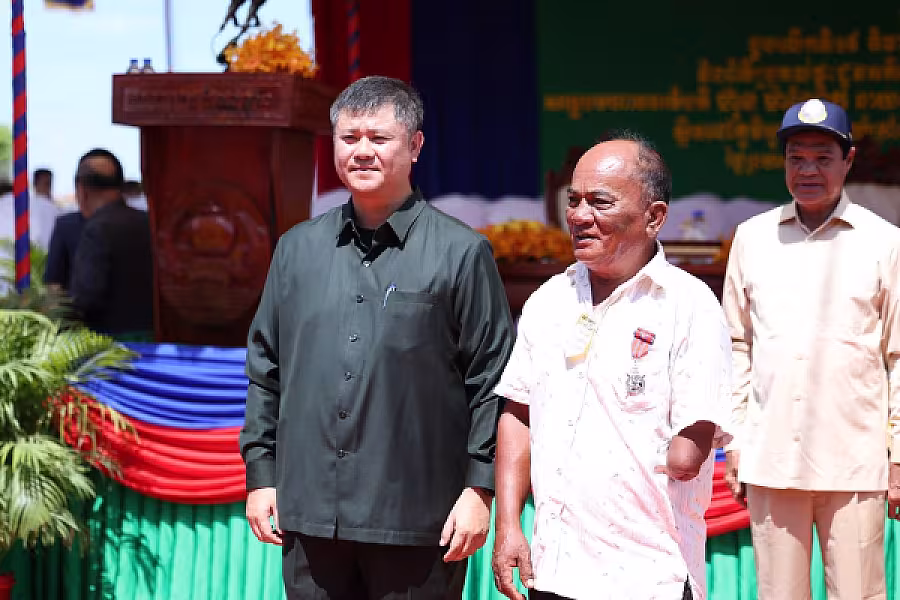 ផ្ទះ១០០ខ្នង ជាអំណោយរបស់សម្តេចធិបតី ហ៊ុន ម៉ាណែត និងលោកជំទាវ ពេជ ចន្ទមុនី បានប្រគល់ជូនអតីតយុទ្ធជន មកពីខេត្តកណ្តាល និងខេត្តកំពង់ឆ្នាំង - Image 15