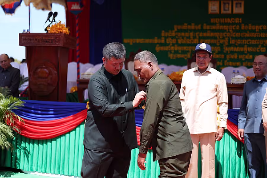 ផ្ទះ១០០ខ្នង ជាអំណោយរបស់សម្តេចធិបតី ហ៊ុន ម៉ាណែត និងលោកជំទាវ ពេជ ចន្ទមុនី បានប្រគល់ជូនអតីតយុទ្ធជន មកពីខេត្តកណ្តាល និងខេត្តកំពង់ឆ្នាំង - Image 16