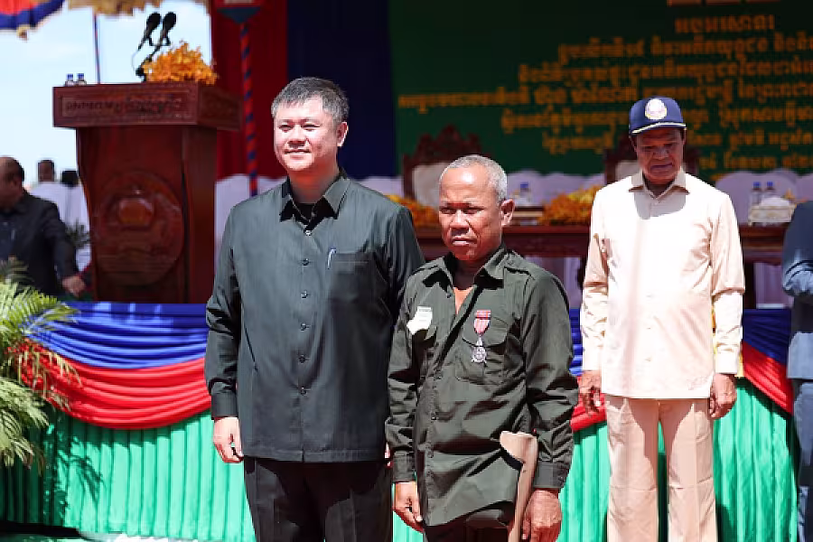 ផ្ទះ១០០ខ្នង ជាអំណោយរបស់សម្តេចធិបតី ហ៊ុន ម៉ាណែត និងលោកជំទាវ ពេជ ចន្ទមុនី បានប្រគល់ជូនអតីតយុទ្ធជន មកពីខេត្តកណ្តាល និងខេត្តកំពង់ឆ្នាំង - Image 18