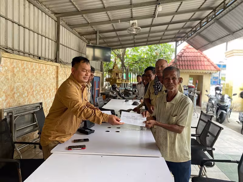អ.ន.ក.រាជធានីភ្នំពេញ នាំយកថវិកាឧបត្ថម្ភជូនសមាជិកចំនួន ១៥០នាក់តាមខ្នងផ្ទះ - Image 4