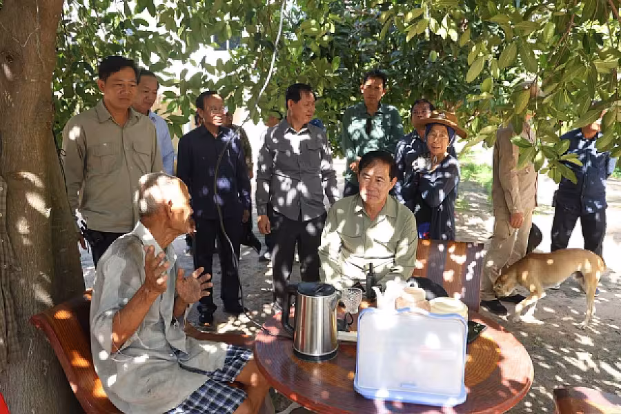 ឯកឧត្តម ខូយ រីដា ដឹកនាំក្រុមការងារចុះពិនិត្យមើលវឌ្ឍនភាពការរស់នៅរបស់បងប្អូនអតីតយុទ្ធជន និងនិវត្តជនក្នុងភូមិប៊ុនរ៉ានីសែនជ័យដំណក់ទ្រយឹង - Image 3