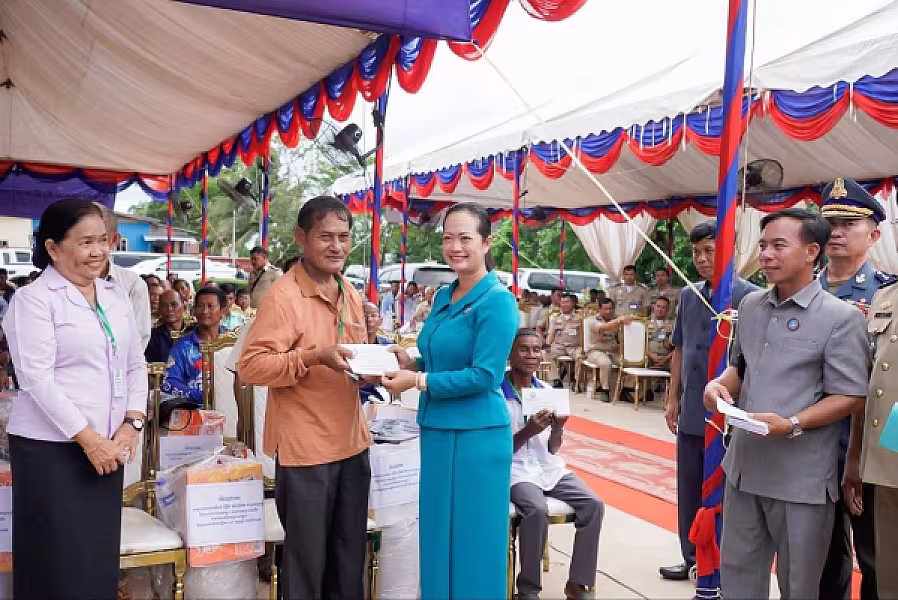 លោកជំទាវ ឈី វ៉ា អញ្ជើញអធិបតីខួបលើកទី១៩ ទិវាអតីតយុទ្ធជន និងនិវត្តជនកម្ពុជា ខេត្តកោះកុង  - Image 6