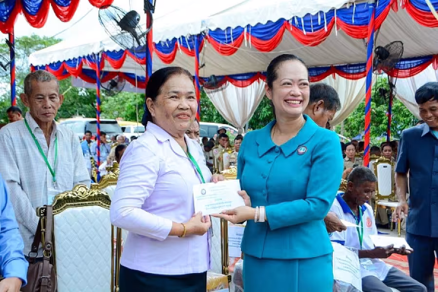 លោកជំទាវ ឈី វ៉ា អញ្ជើញអធិបតីខួបលើកទី១៩ ទិវាអតីតយុទ្ធជន និងនិវត្តជនកម្ពុជា ខេត្តកោះកុង  - Image 7