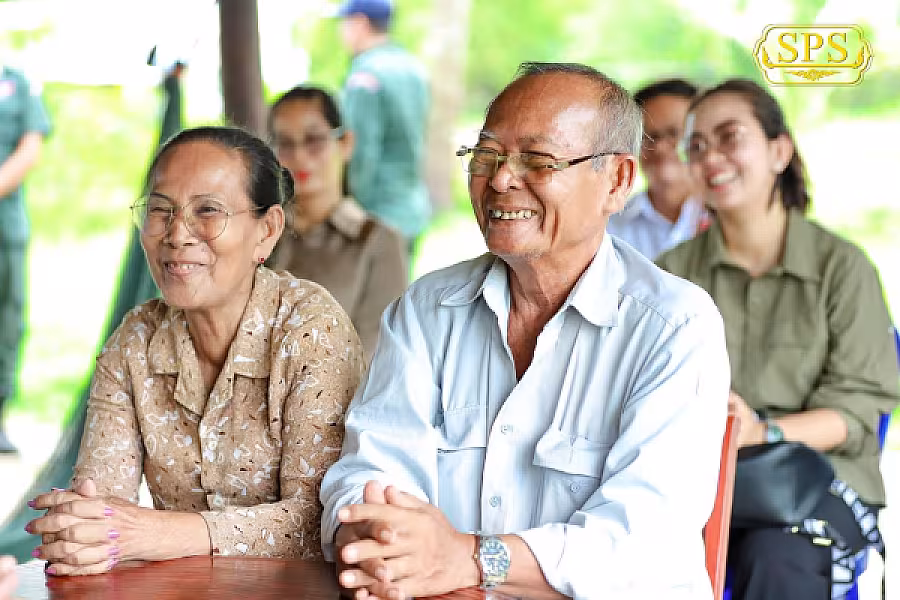ឯកឧត្តម សោម ពិសិដ្ឋ ចុះសួរសុខទុក្ខ និងនាំយកអំណោយជូនសមាជិកអ.ន.ក. - Image 4