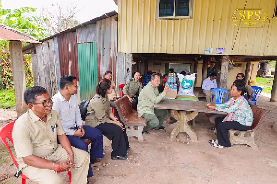 ឯកឧត្តម សោម ពិសិដ្ឋ ចុះសួរសុខទុក្ខ និងនាំយកអំណោយជូនសមាជិកអ.ន.ក. - Image 5