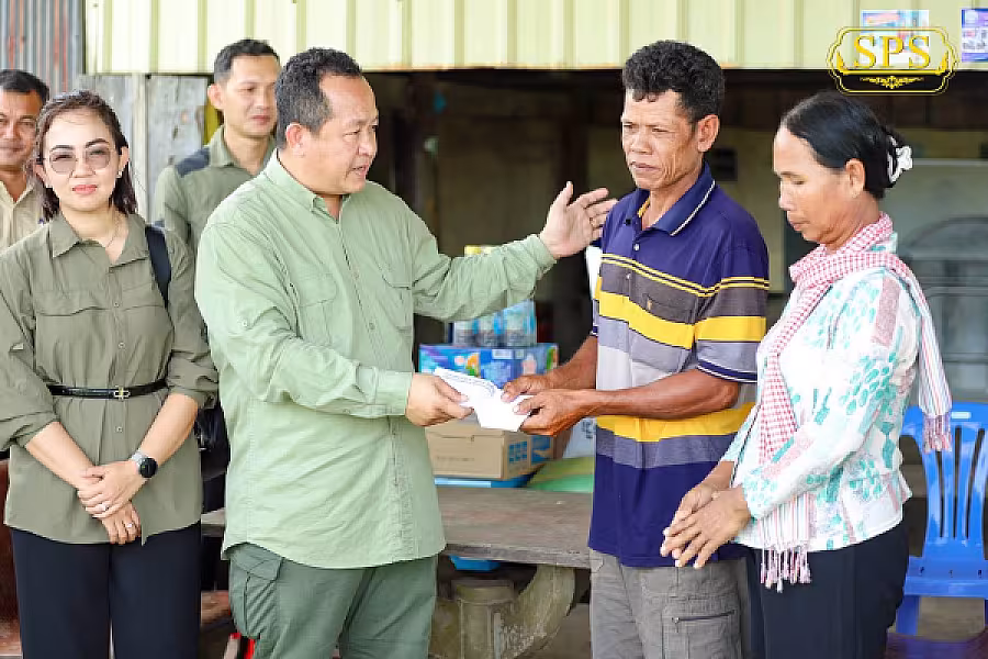 ឯកឧត្តម សោម ពិសិដ្ឋ ចុះសួរសុខទុក្ខ និងនាំយកអំណោយជូនសមាជិកអ.ន.ក. - Image 6