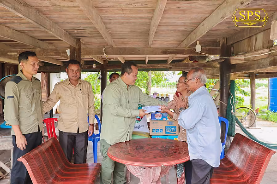 ឯកឧត្តម សោម ពិសិដ្ឋ ចុះសួរសុខទុក្ខ និងនាំយកអំណោយជូនសមាជិកអ.ន.ក. - Image 8