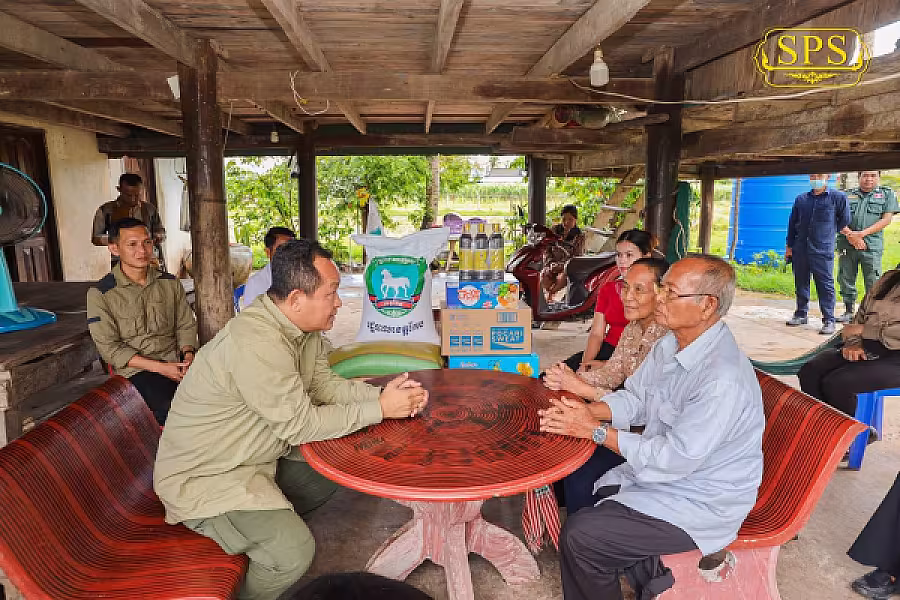 ឯកឧត្តម សោម ពិសិដ្ឋ ចុះសួរសុខទុក្ខ និងនាំយកអំណោយជូនសមាជិកអ.ន.ក. - Image 9