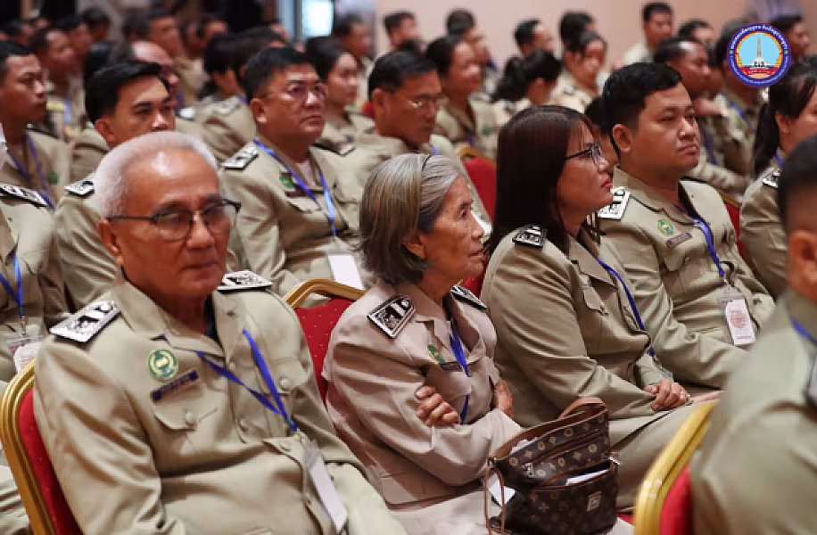 សម្ដេចអគ្គមហាសេនាបតីតេជោ ហ៊ុន សែន អញ្ជើញជាអធិបតីភាពដ៏ខ្ពង់ខ្ពស់ក្នុងពិធីសំណេះសំណាលជាមួយថ្នាក់ដឹកនាំក្រសួង - Image 15