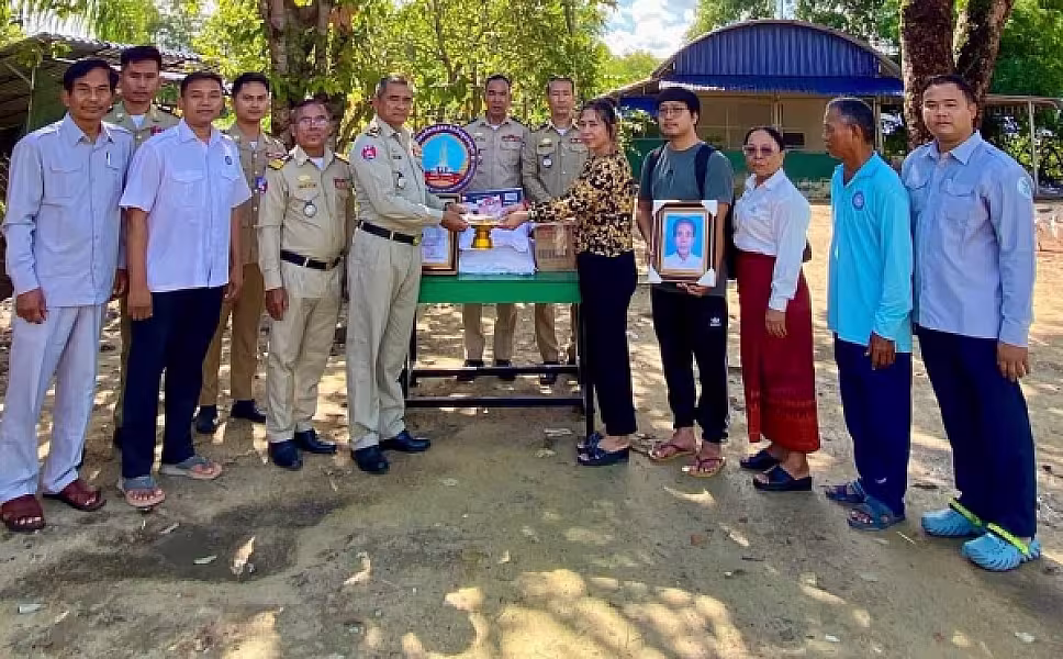 អ.ន.ក.ខេត្តកោះកុង នាំយកថវិកាបេឡាមរណសង្គ្រោះជូនគ្រួសារសពជាសមាជិក - Image 2