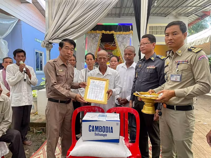 អ.ន.ក.ស្រុកសង្កែ នាំយកថវិកាបេឡាមរណសង្គ្រោះជូនគ្រួសារសពជាសមាជិក - Image 2